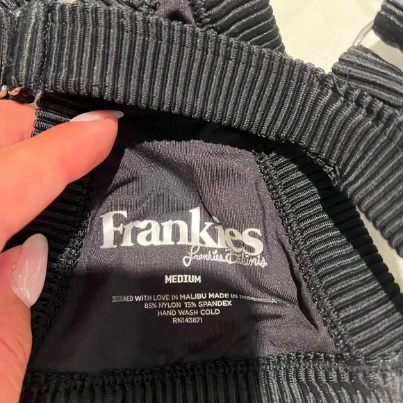 Frankie’s Bikini - Picture 3 of 4